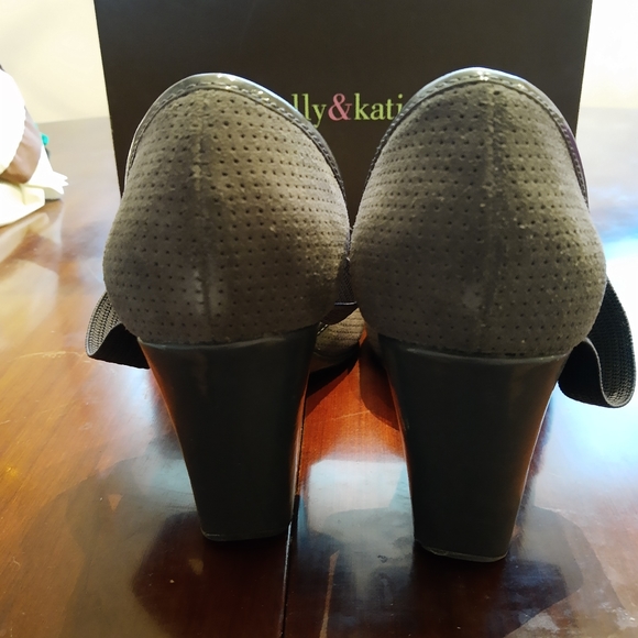 Kelly & Katie size 9 gray 3 inch heels - Picture 4 of 11